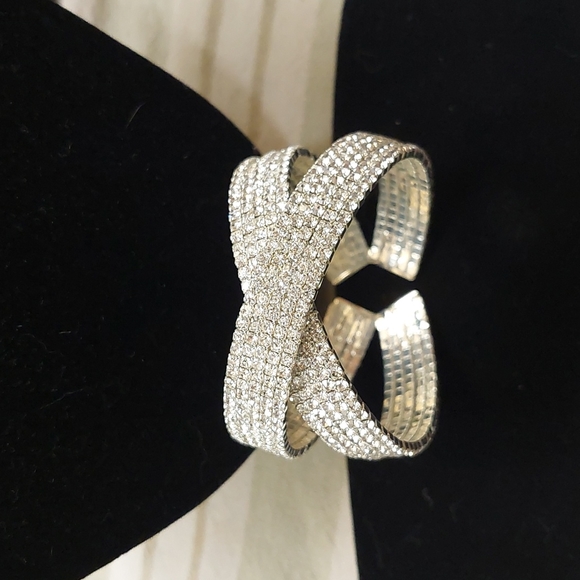 Faux Rhinestone Twist Bracelet - Picture 1 of 4